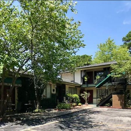 Jacuzzi Suite 204 - Tradewinds Eureka Springs Exterior photo